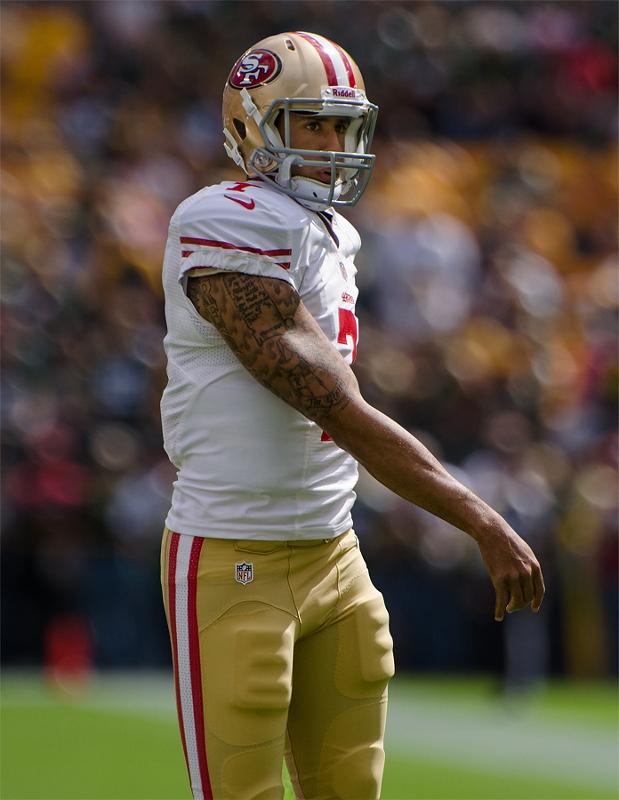 Colin+Kaepernick+plays+at+Lambeau+against+the+Green+Bay+Packers+on+September+9%2C+2012