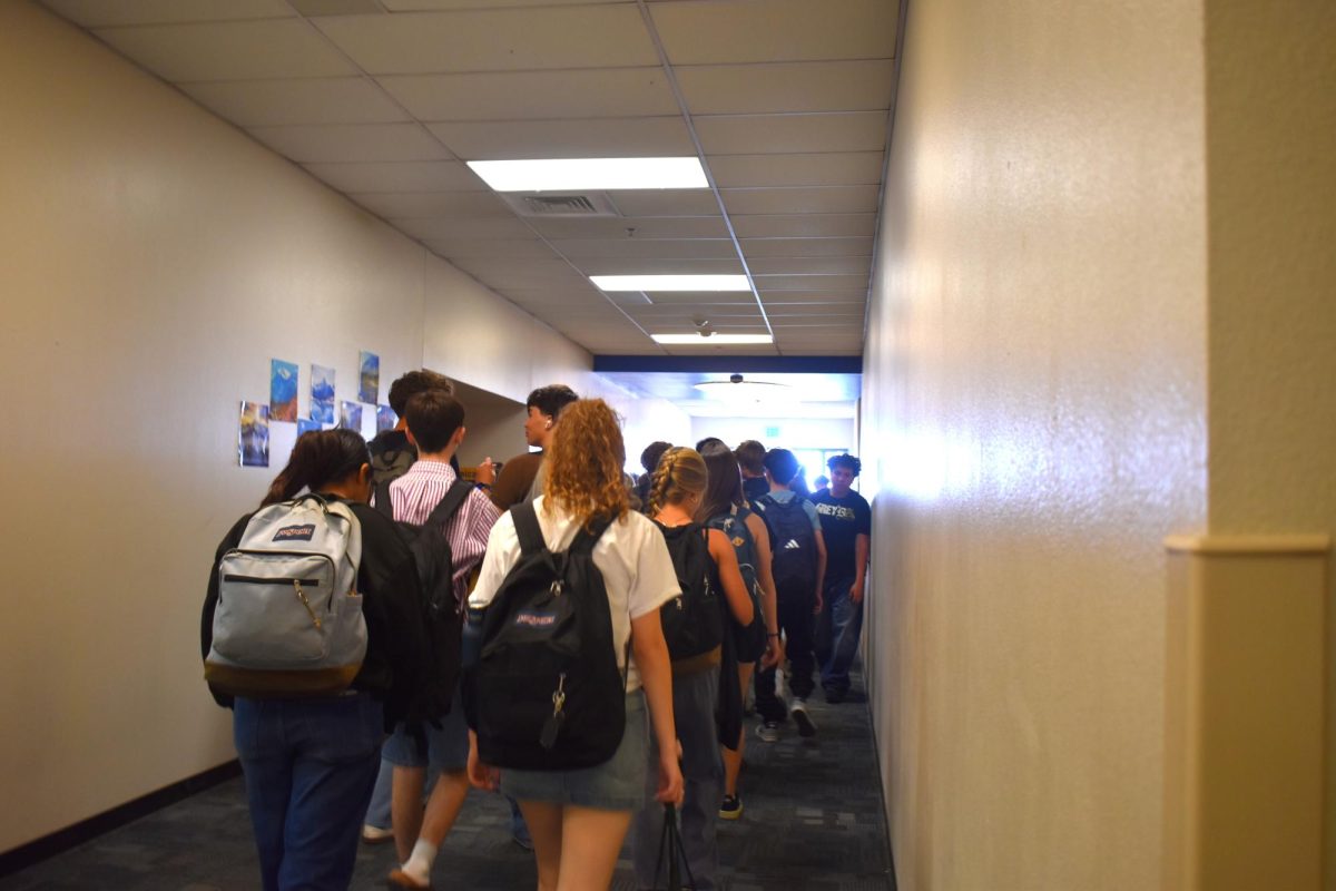 In the back of the 700 building, students walk to their next period.